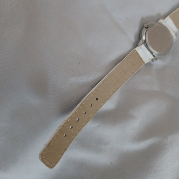 Puma white leather logo monogram band silver watch with black symbol timepiece - Picture 7 of 8